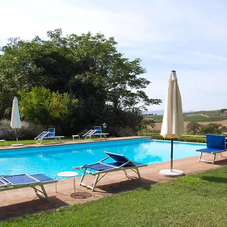 Strada Sleeps 17 Pool Wifi 别墅